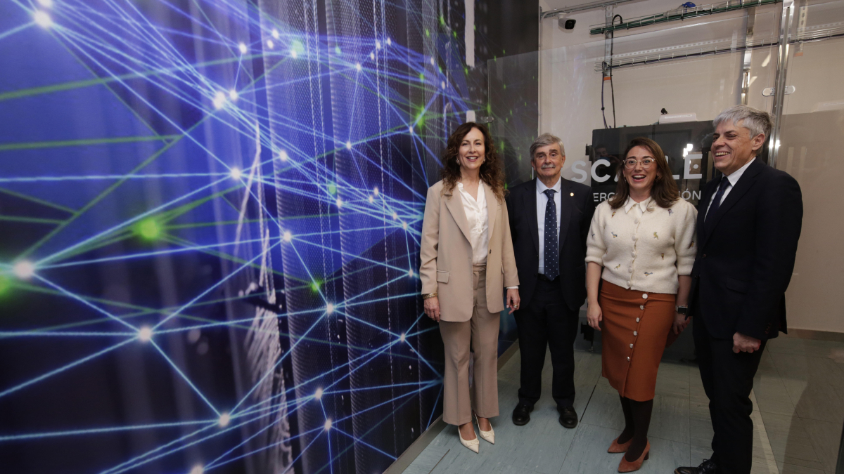 Visita de la consejera González Corral al supercomputador, Universidad de León.