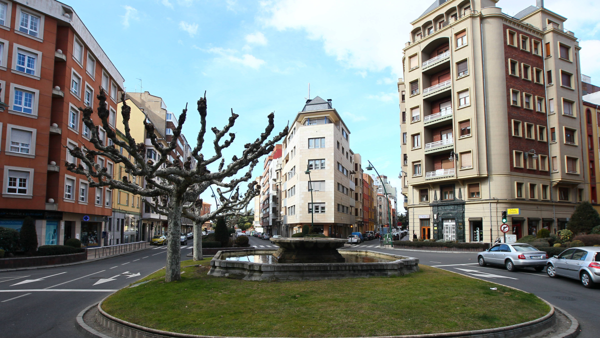 La plaza Elíptica, en la Avenida de Lancia.