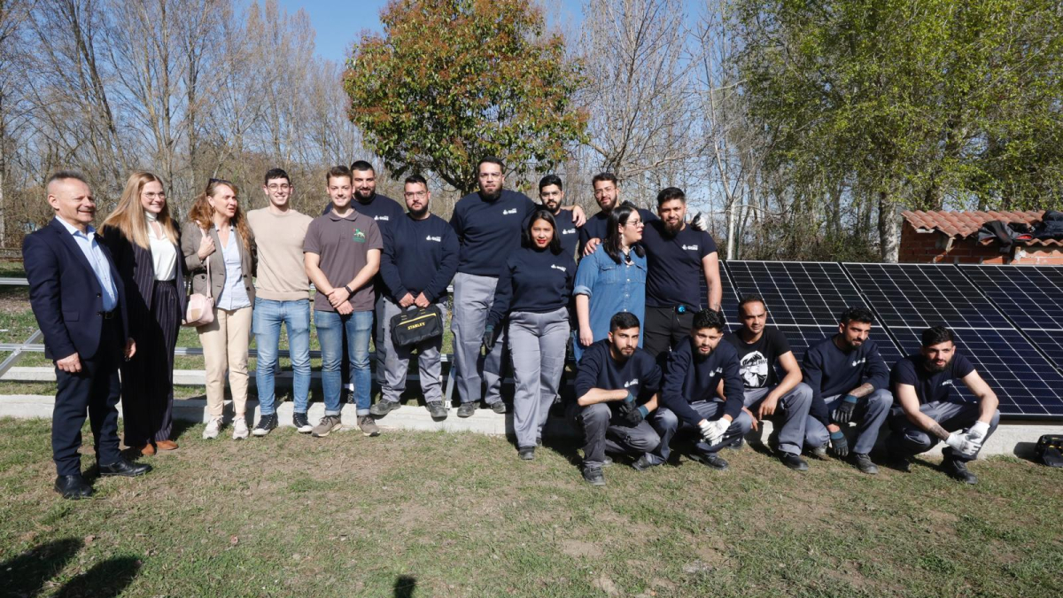 Instalación de placas fotovoltaicas en el Coto Escolar.