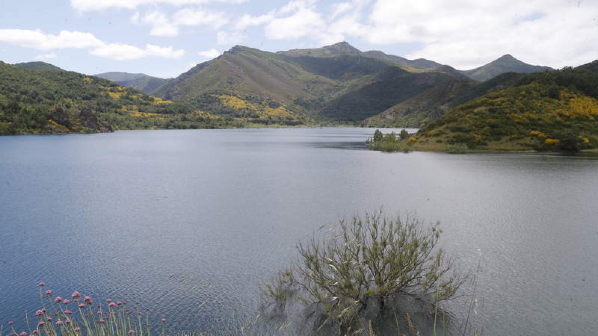 Imagen del embalse de Barrios de Luna. RAMIRO