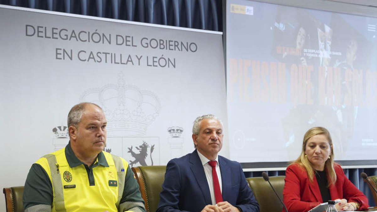 Sen, con responsables de Tráfico y de la DGT en Valladolid. EFE