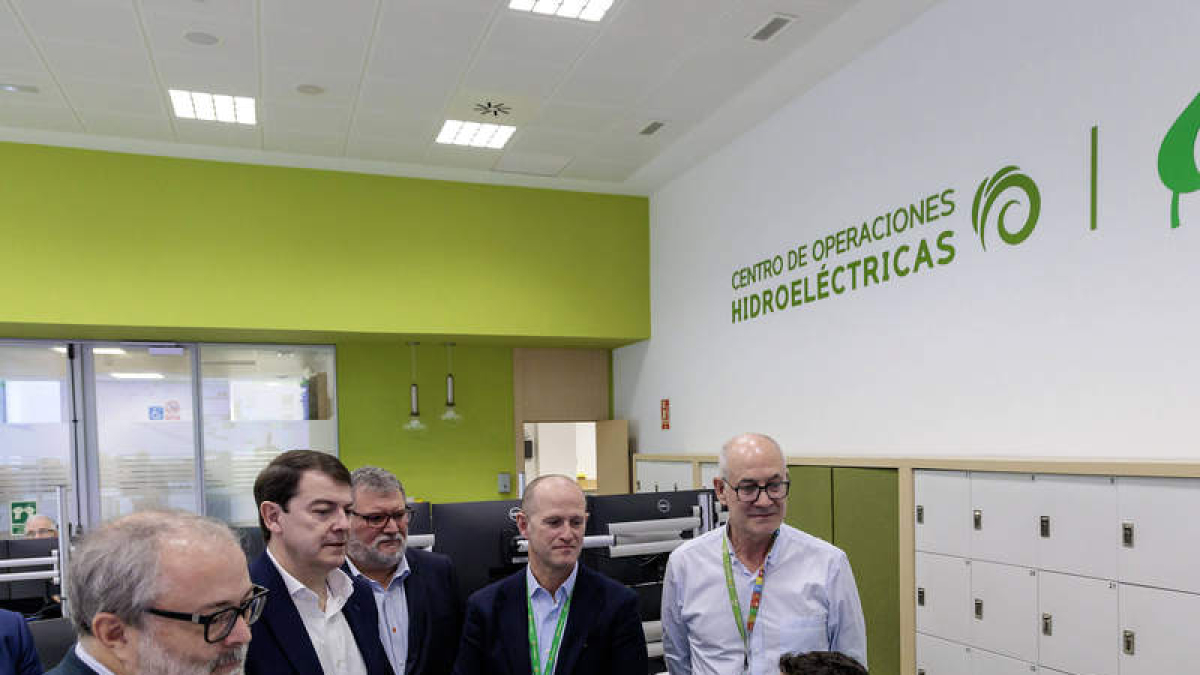 El presidente Mañueco, el viernes, en Carbajosa. ICAL