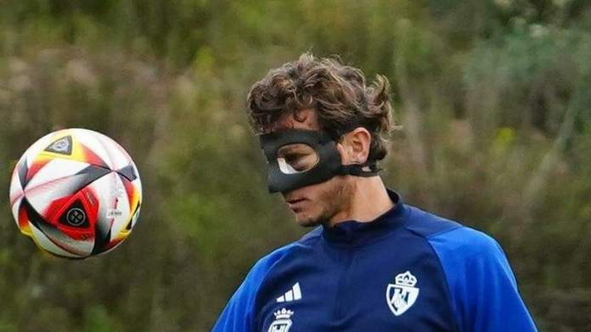 Longo entrenó ayer con una máscara de protección. SDP