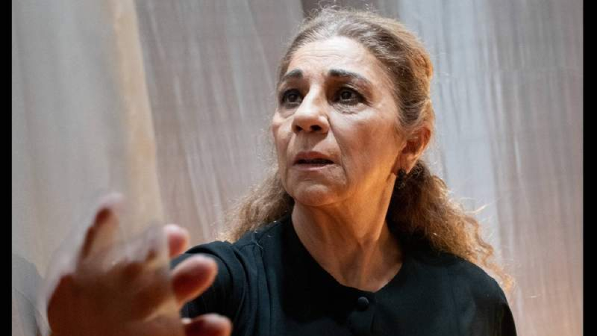 Lolita Flores da vida a Poncia en una representación teatral que hace escala en La Bañeza. PENTACIÓN ESPECTÁCULOS