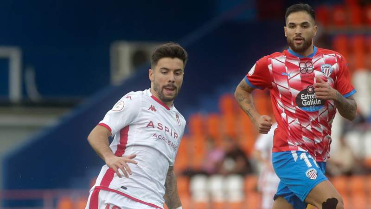 Martín Solar, izquierda, en el partido ante el Lugo de la primera vuelta. DL