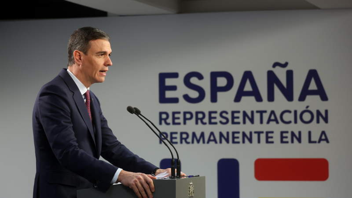 Pedro Sánchez durante una rueda de prensa en una imagen de archivo.  OLIVIER HOSLET