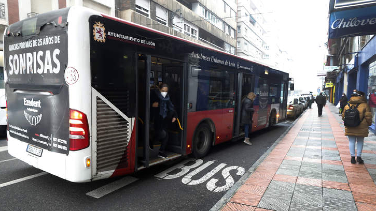 Uno de los autobuses urbanos que circulan por León capital. RAMIRO