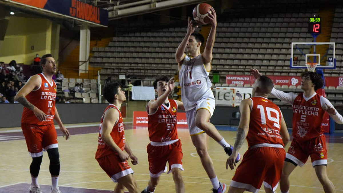 Federico Copes en un partido de la pasada temporada de la Cultural en el Palacio de Deportes. J. NOTARIO