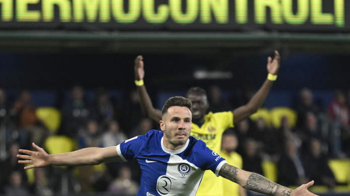 Saúl celebra su gol, el que posibilitaba el triunfo del Atlético. BAZZI