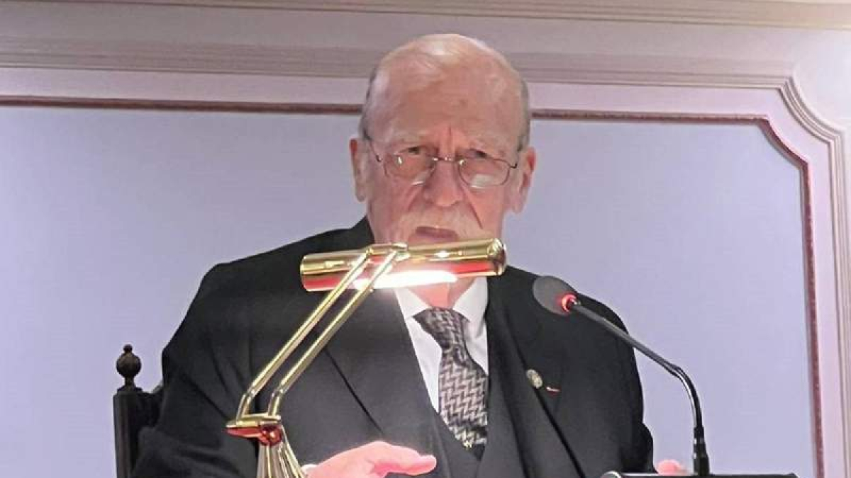 Fernando de Arvizu presenta libro hoy en el salón de actos del Ayuntamiento (entrada C/Alfonso V).  DL