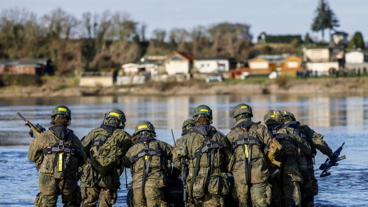 El teniente general Agüero asume el mando de los 3.400 militares españoles en el exterior