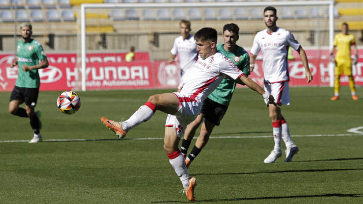 La Cultural precisa la victoria ante la SD Logroñés.  FERNANDO OTERO