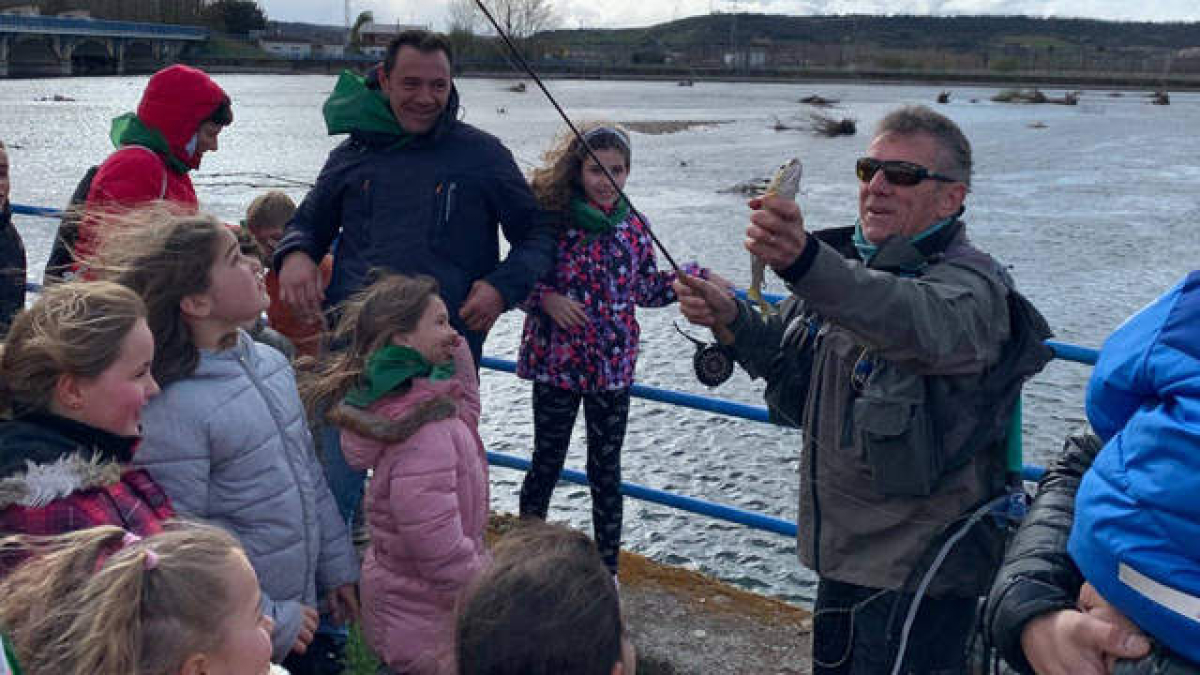 Imagen de la demostración de pesca ofrecida por José Miguel Matilla, ‘El Ministro’.  DL