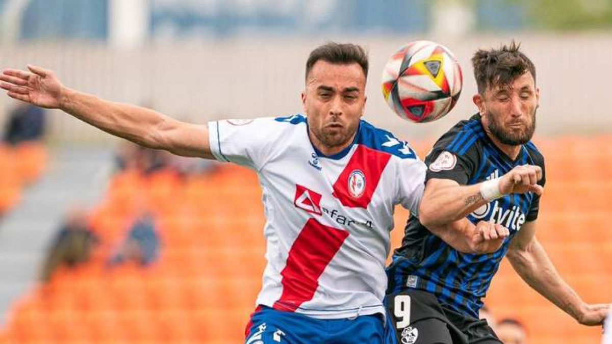 Borja Valle vio la quinta tarjeta amarilla en Majadahonda. J. ROPERO