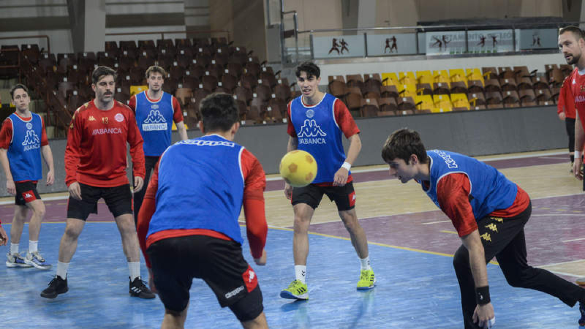 El Abanca Ademar se mide hoy al Cangas convencido de meterse en la final a 8 de Copa.  MARÍA FUENTES