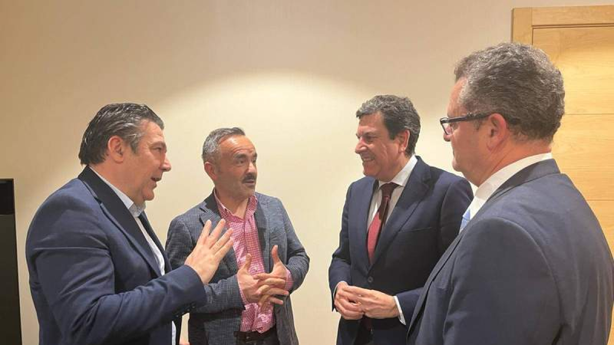 Luis Mariano Santos, Juan Carlos Álvarez, Carlos Fernández Carriedo y Gerardo Dueñas. DL