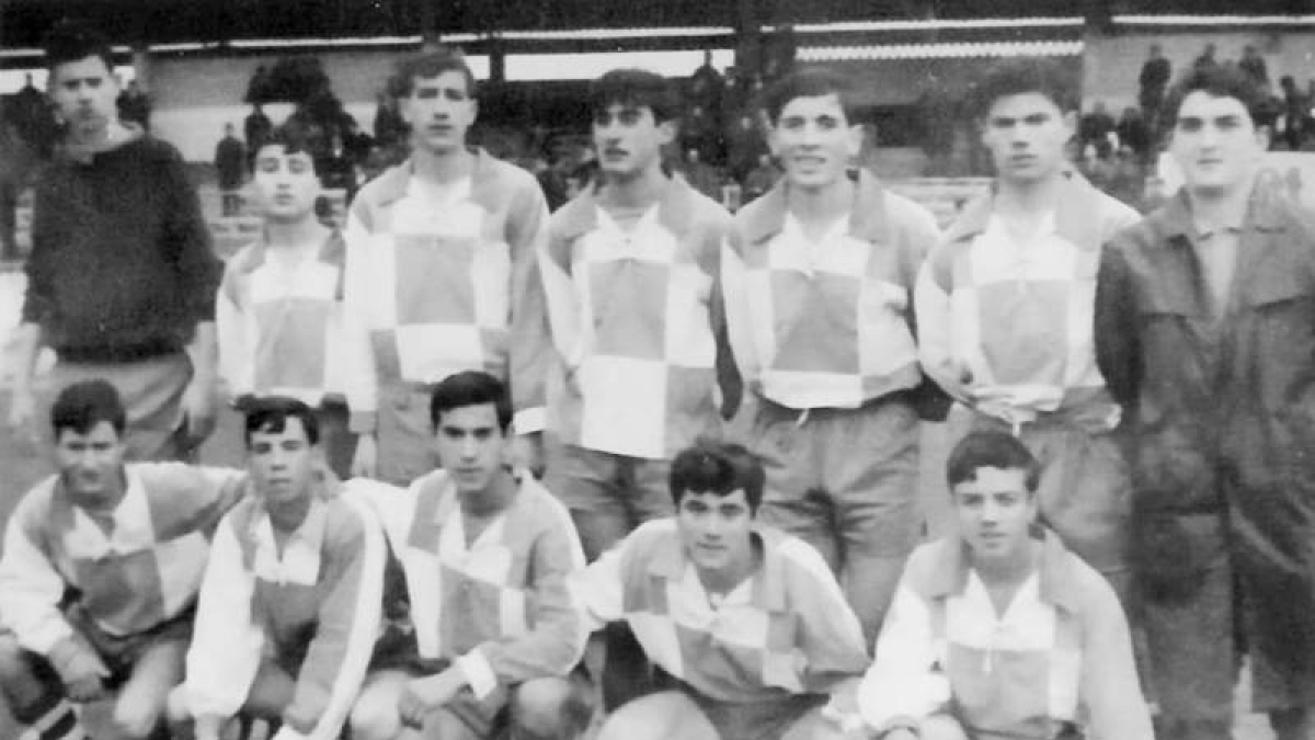 El Puente Castro juvenil campeón de Liga y Copa en la temporada 1963-1964.  DL