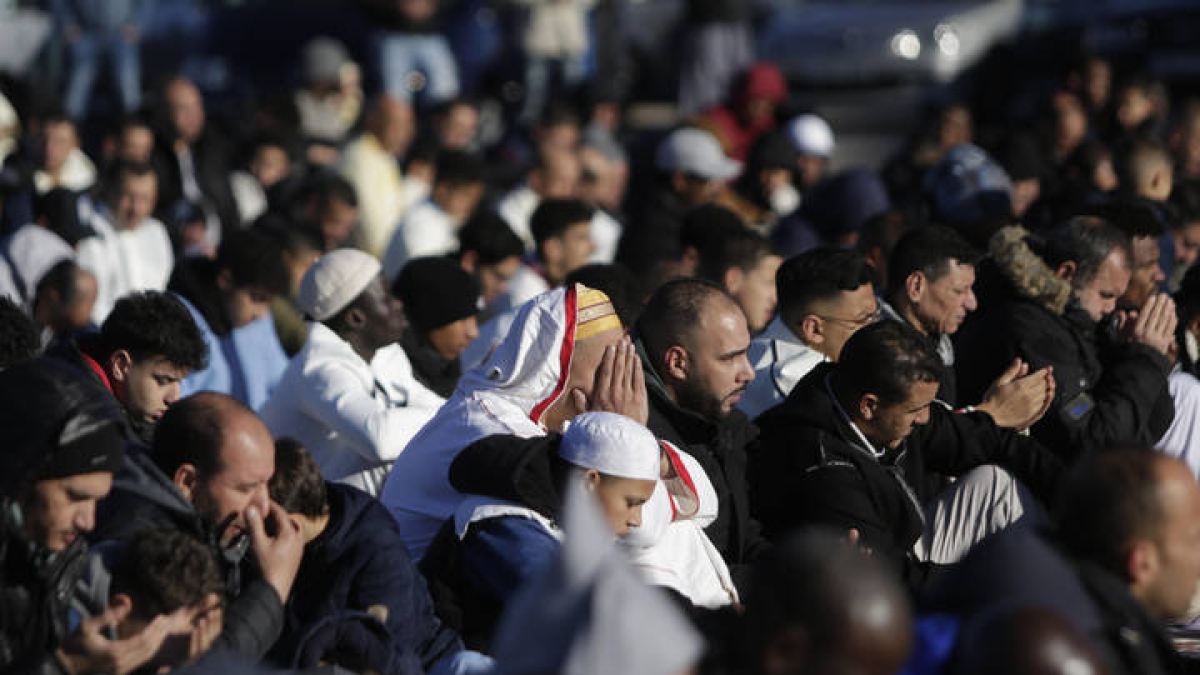 Rezo por el fin del Ramadán.