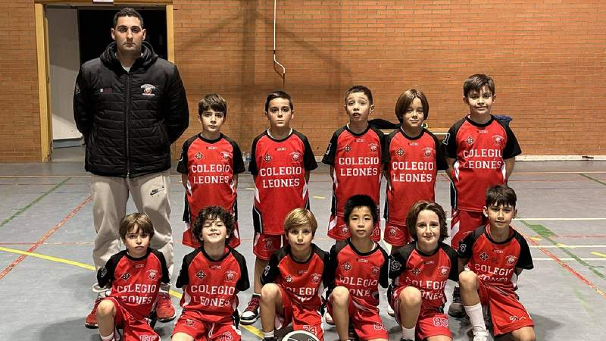 Formación del Colegio Leonés San Isidoro 3º líder de su categoría. DL