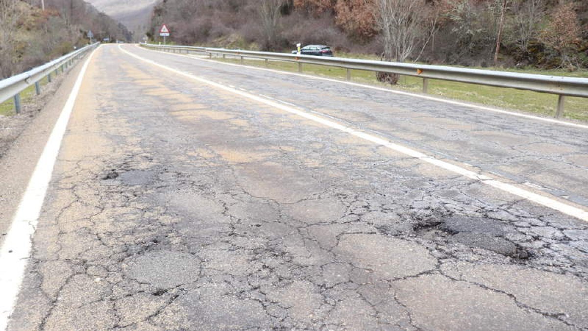 Subida a la presa del embalse de Riaño, en la N-621.