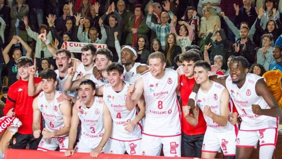 La Cultural celebró el pasado domingo en el Palacio su título de campeón del grupo AB.  CYDL