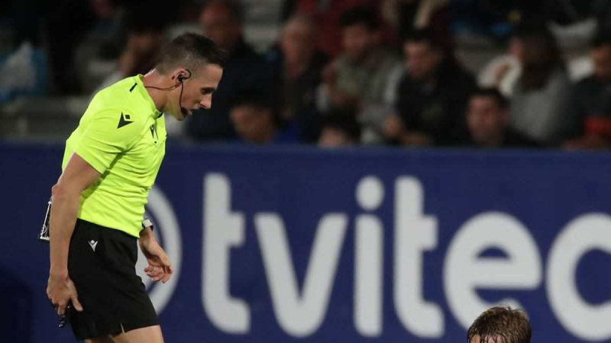 Josep Cerdà se lesionó en el duelo frente al Lugo del pasado 17 de abril en El Toralín. L. DE LA MATA