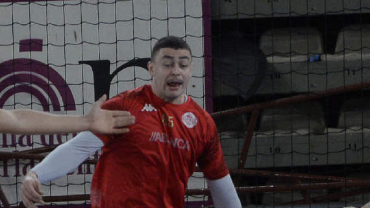 El Ademar, en un entrenamiento de esta temporada. MARÍA FUENTES