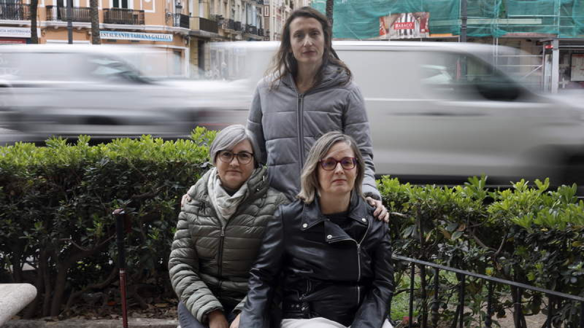 Las afectadas por la covid persistente, María García (i), Nieves Serrano (c) y Nati Noverges. KAI FÖRSTERLING
