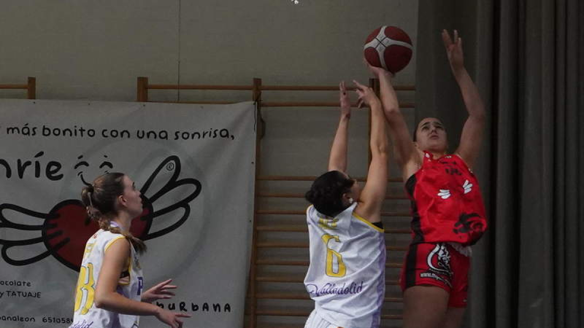 BF León en un partido de esta temporada en San Esteban. J. NOTARIO