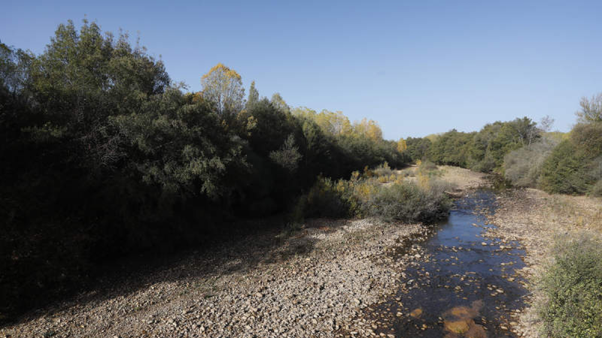 Problemas de sequía en el río Eria.  JESÚS F. SALVADORES