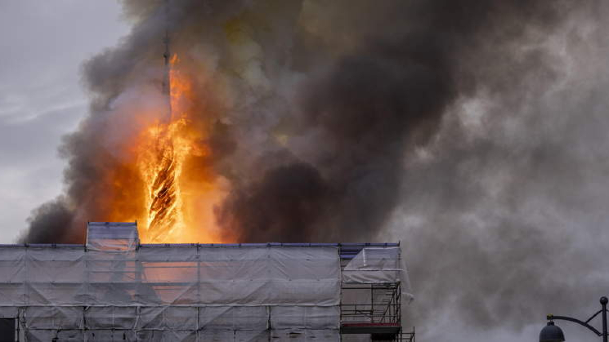 Incendio de la antigua bolsa de Copenhague. IDA MARIE ODGAARD