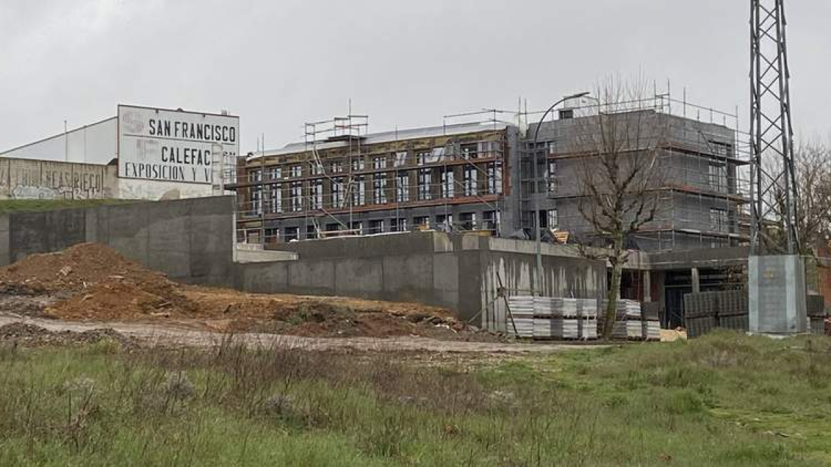 Las obras del centro social en las antiguas escuelas del barrio de La Inmaculada todavía están sin terminar. RAMIRO