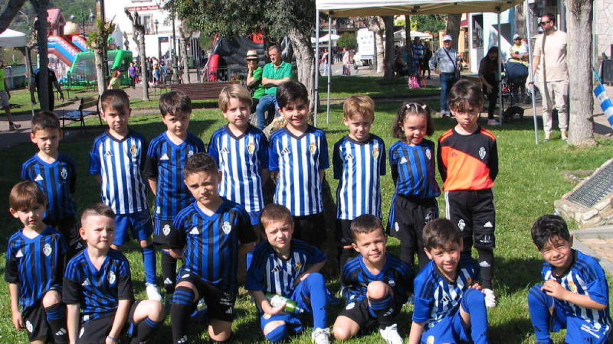Ponferradina y Soccer Debutantes.  MACÍAS