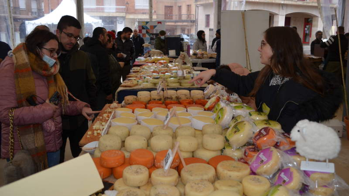 Imagen de una edición pasada de la Feria Iberqueso de Valencia de Don Juan.  MEDINA