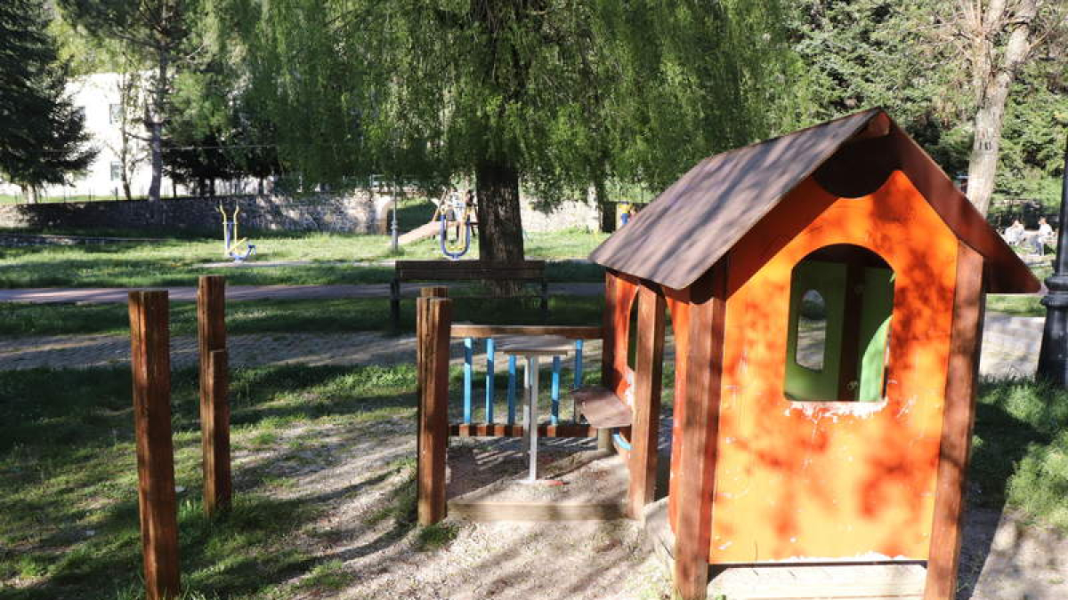 Uno de los juegos que lleva años deteriorado. CAMPOS