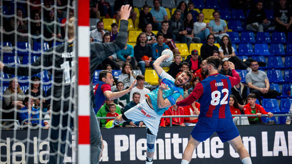 El Abanca Ademar lo intentó de todas las maneras pero el FC Barcelona demostró que a día de hoy no tiene rival que se le acerque en la Asobal.  FCBHANDBOL