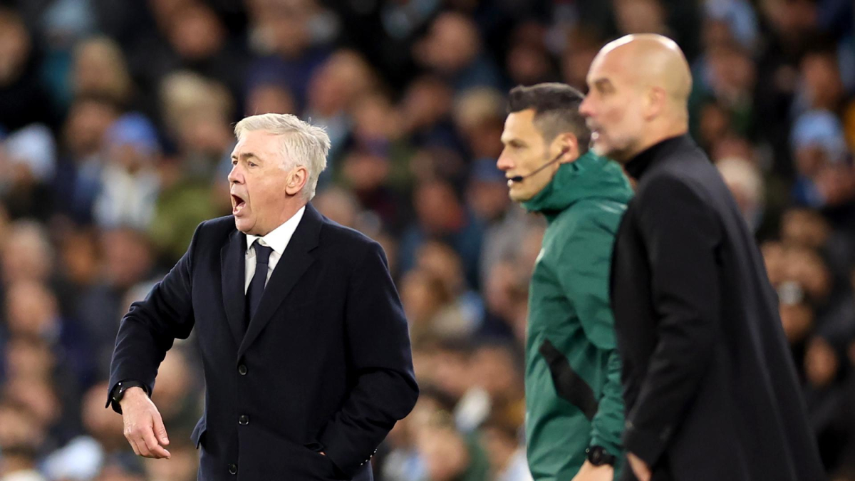 El entrenador del Real Madrid Carlo Ancelotti (I) y el del Manchester City Pep Guardiola durante el partido de la UEFA Champions League que han jugado Manchester City y Real Madrid en Manchester, Reino Unido EFE/EPA/ADAM VAUGHAN
