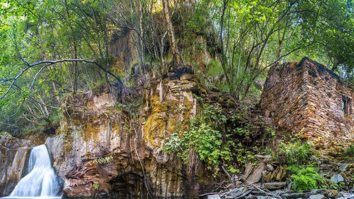 Imágenes de los diferentes paisajes que pueden disfrutarse en los quince pueblos que forman parte del Ayuntamiento de Murias de Paredes.