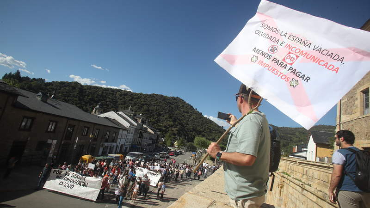 La Somoza protesta contra su aislamiento