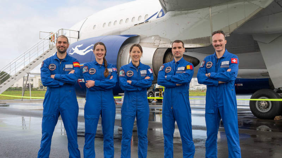 Pablo Álvarez, primero por la izquierda, con sus compañeros en la promoción de astronautas.  ESA