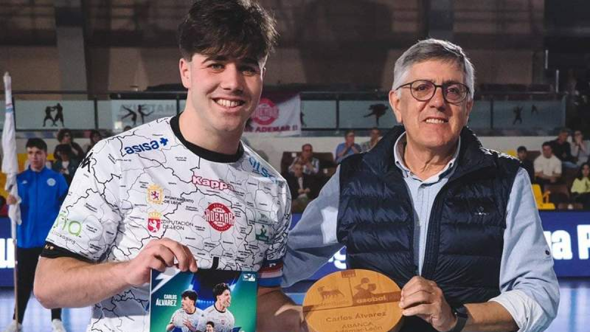 Carlos Álvarez, pichichi de la Liga Asobal con 175 goles, fue el MVP del mes de marzo.  PABLO RIEGA