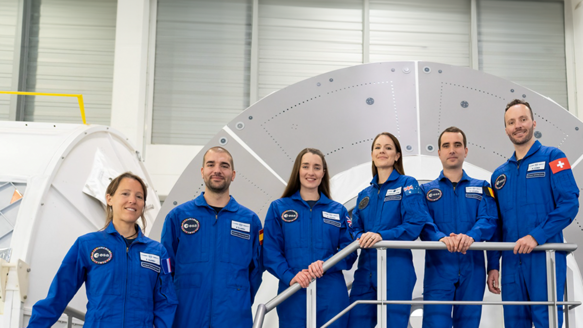 Pablo Álvarez Fernández se ha graduado como astronauta este lunes 22 de abril junto a sus compañeros Sophie Adenot, Rosemary Coogan, Raphaël Liégeois y Marco Sieber,