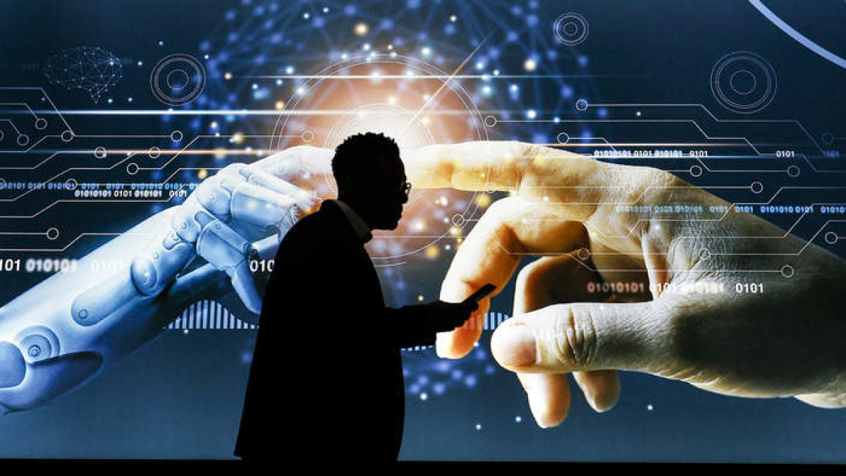 Creación sobre la interconexión del hombre y la inteligencia artificial. efe