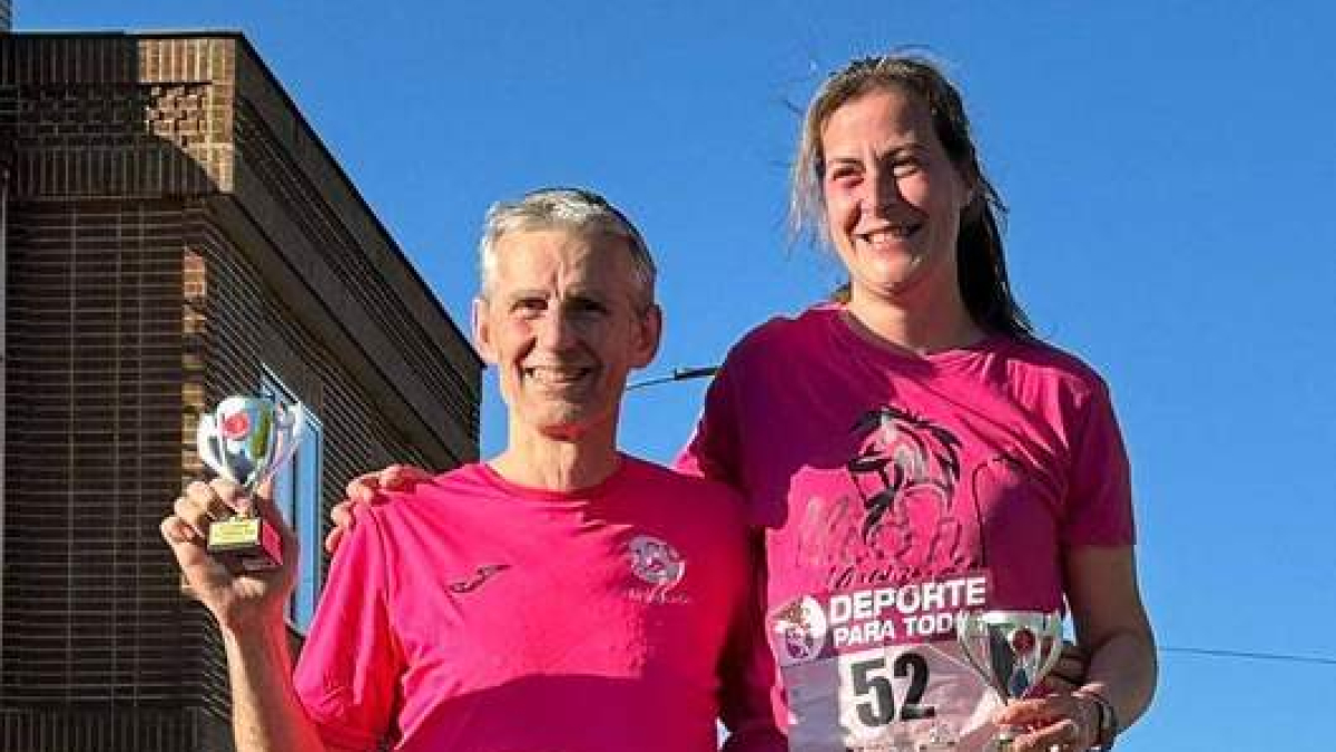 Podios de la 12ª edición de la carrera popular La Torvera que tuvo como escenario la localidad de Laguna de Negrillos. A. TIRADOS