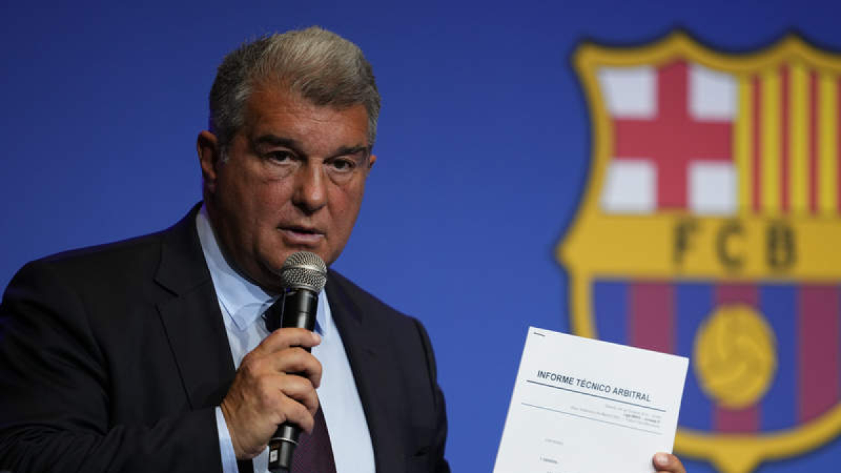 Joan Laporta, presidente del FC Barcelona, inicia una campaña contra los arbitrajes a su equipo. A. E.