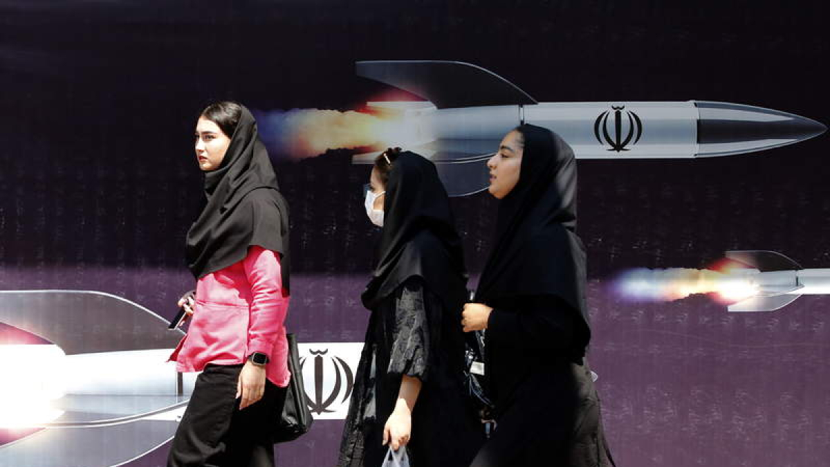 Tres mujeres iraníes con el velo