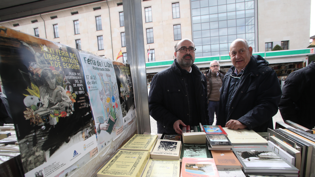 El alcalde de Ponferrada inauguró la Feria de Libro Antiguo y de Ocasión.
