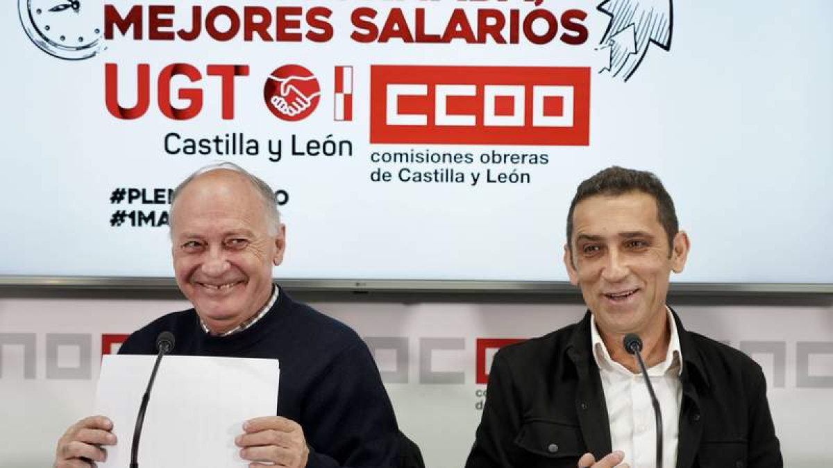 Los secretarios de UGT y CCOO de Castilla y León, durante la rueda de prensa ayer.  LETICIA PÉREZ