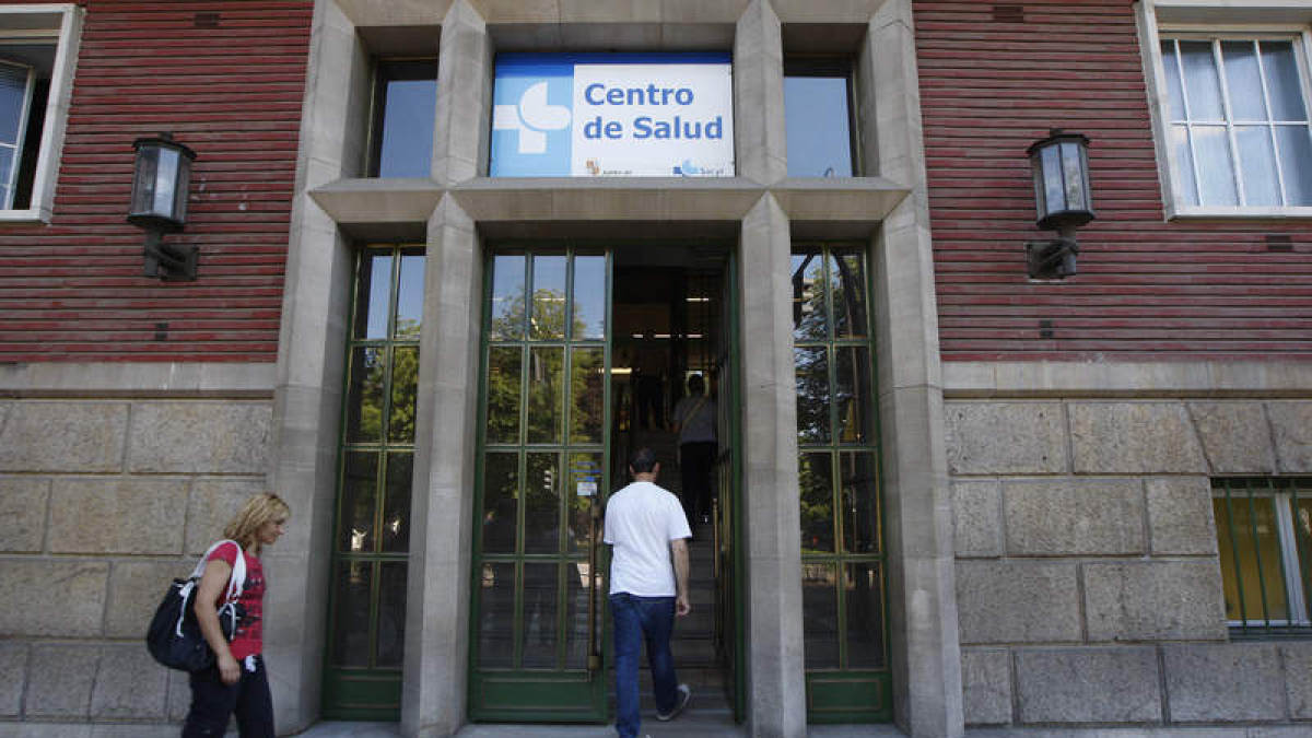 La Condesa es uno de los centros de especialidades periféricos del Hospital junto con José Aguado y en ambos trabajan 149 personas.  J.F.S.