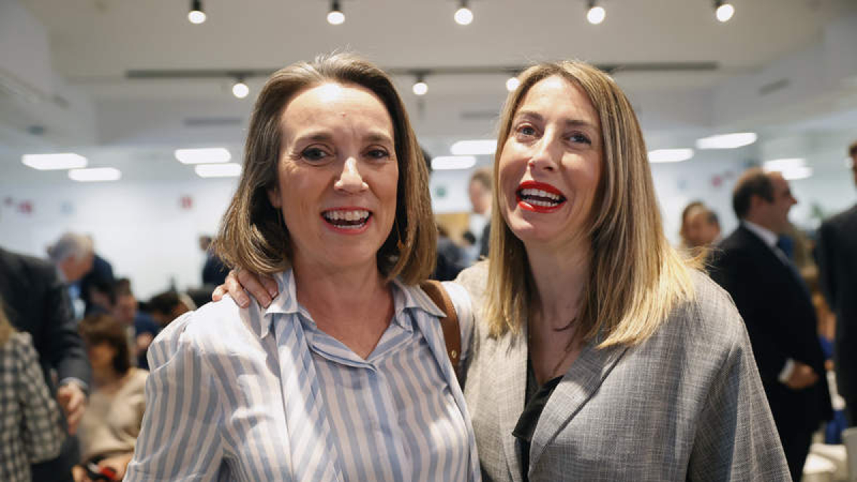 Cuca Gamarra con María Guardiola, presidenta de Extremadura. J. P. GANDUL
